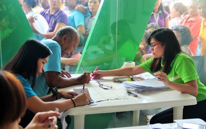 DSWD issues new cash cards to 81K poor families in Region 8